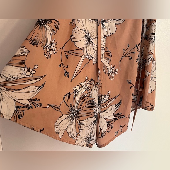 Womans  Floral Print Sleeveless Dress shorts outfit Tobi size M - Picture 3 of 4